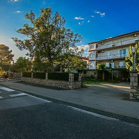 Diana Rooms And Apartments Starigrad Paklenica Ngoại thất bức ảnh