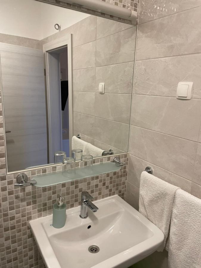 Diana Rooms And Apartments Starigrad Paklenica Ngoại thất bức ảnh