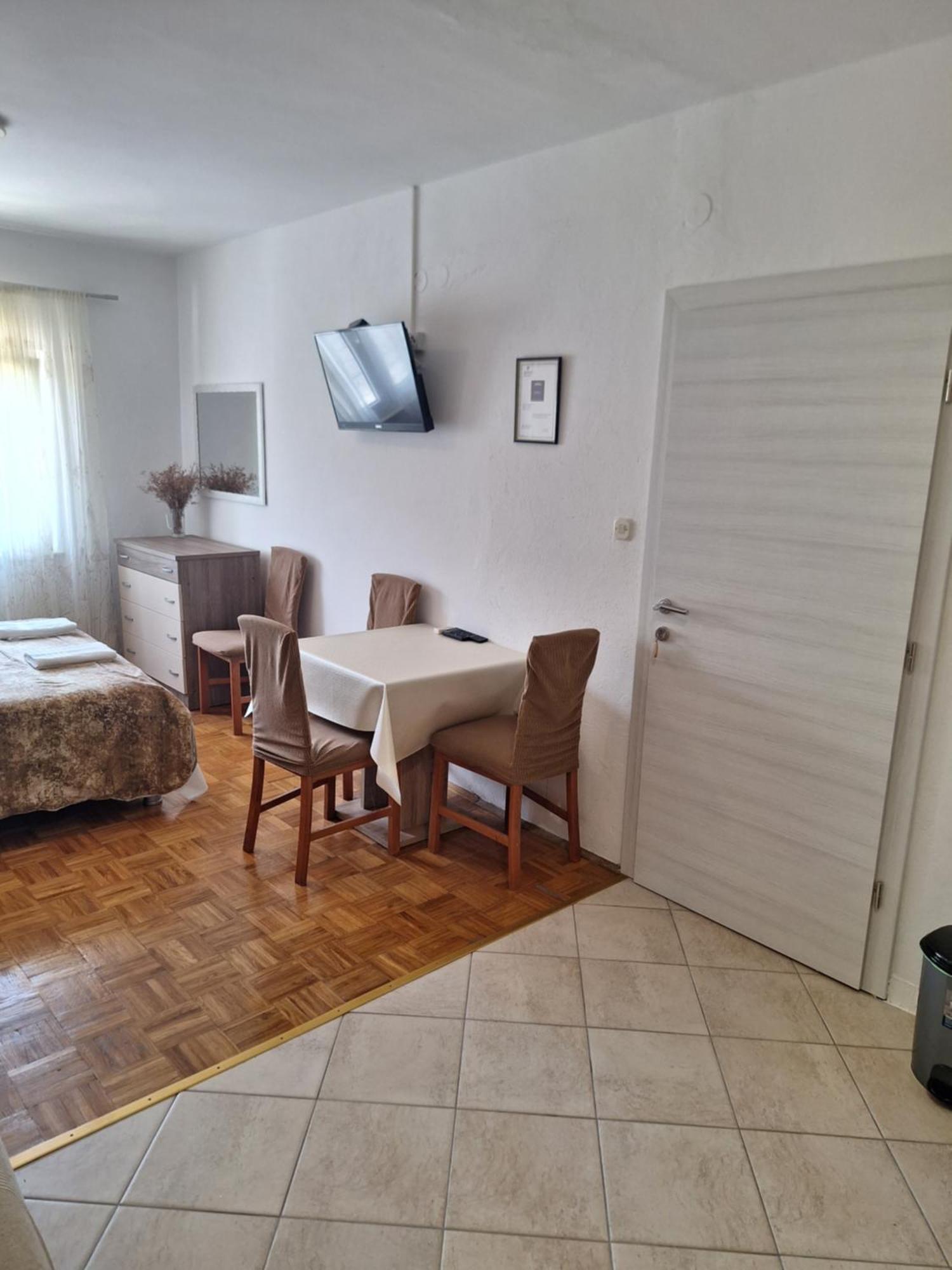 Diana Rooms And Apartments Starigrad Paklenica Ngoại thất bức ảnh