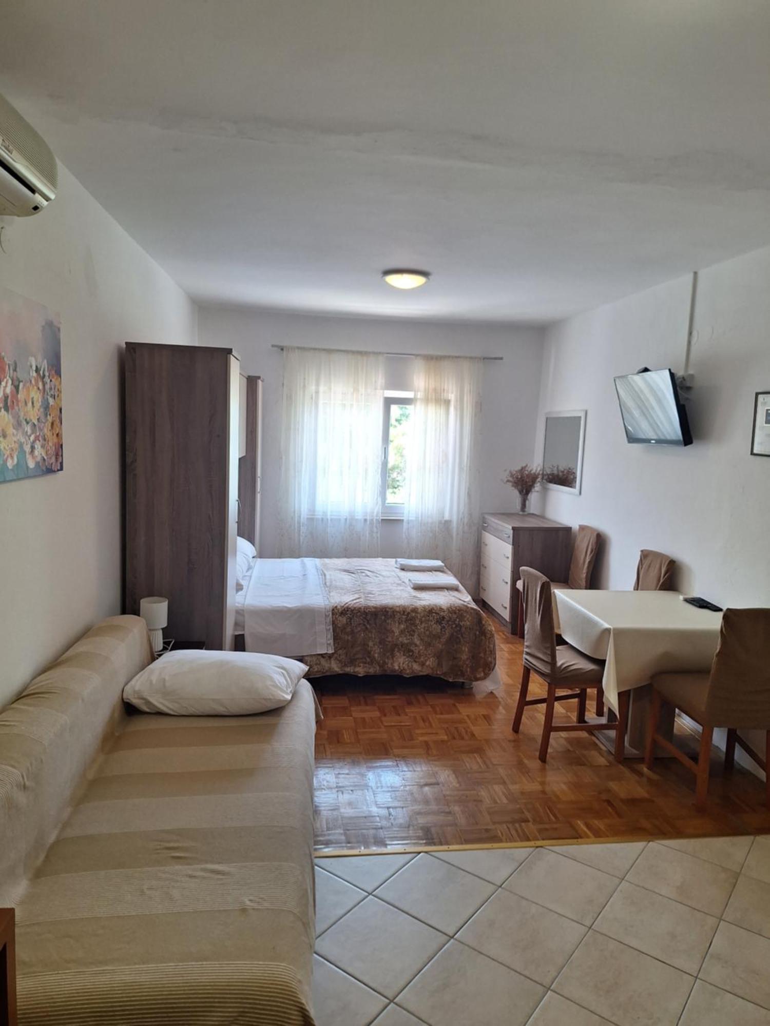 Diana Rooms And Apartments Starigrad Paklenica Ngoại thất bức ảnh