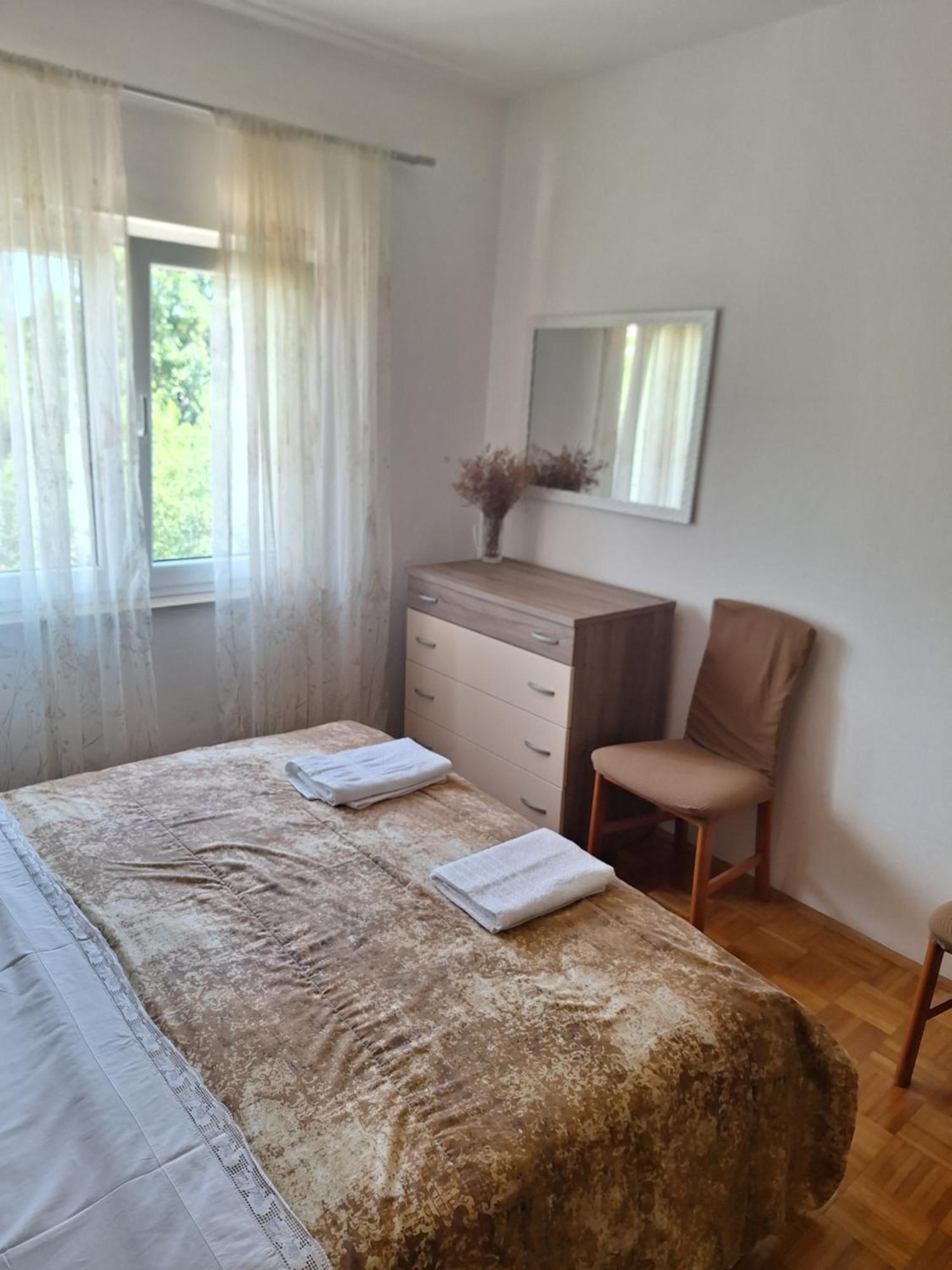 Diana Rooms And Apartments Starigrad Paklenica Ngoại thất bức ảnh