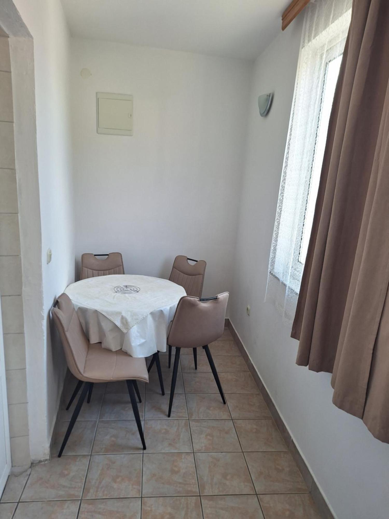 Diana Rooms And Apartments Starigrad Paklenica Ngoại thất bức ảnh