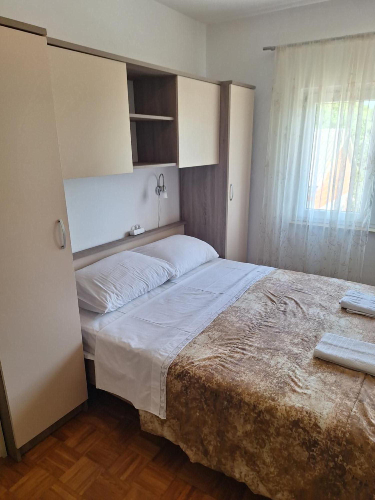 Diana Rooms And Apartments Starigrad Paklenica Ngoại thất bức ảnh