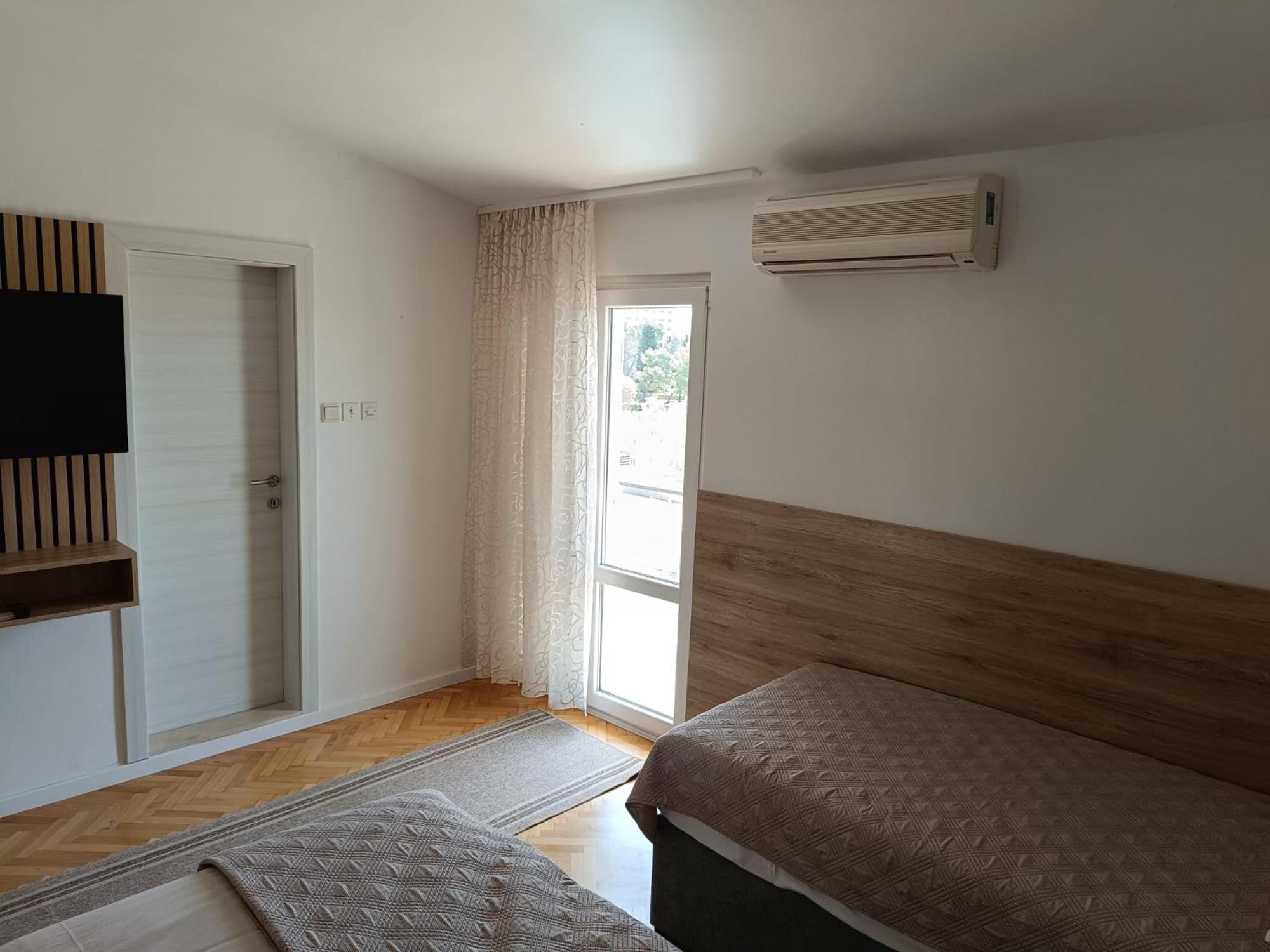 Diana Rooms And Apartments Starigrad Paklenica Ngoại thất bức ảnh