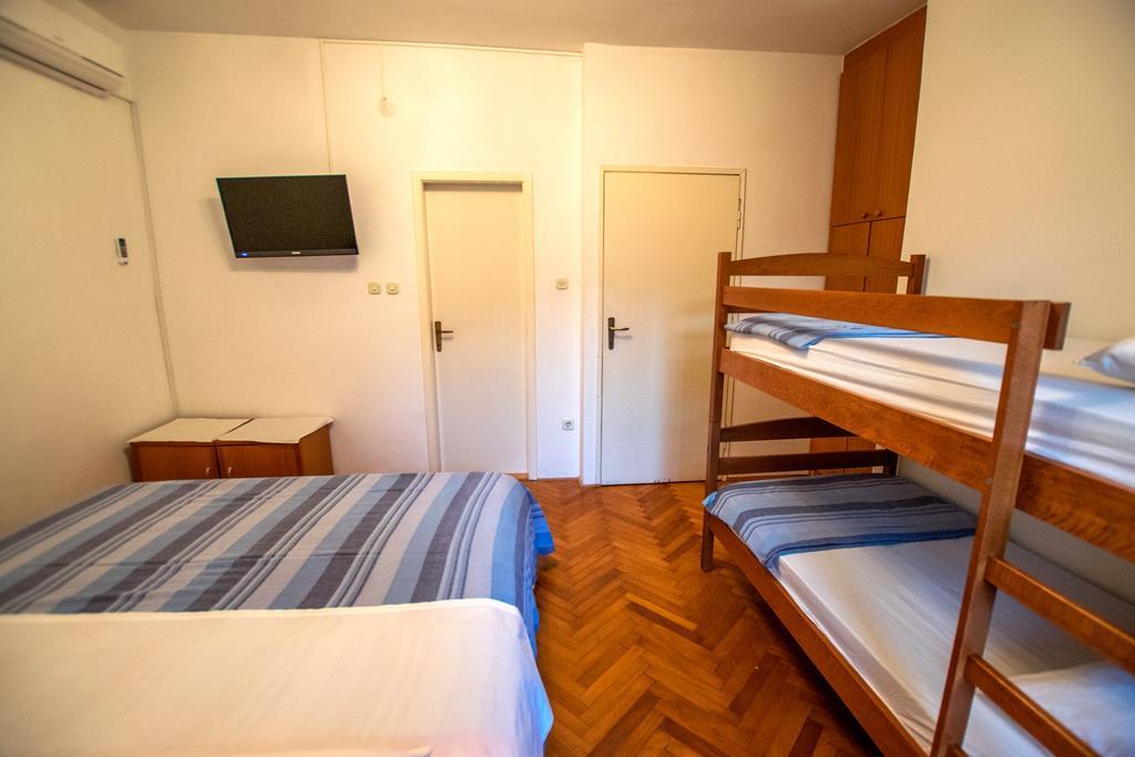 Diana Rooms And Apartments Starigrad Paklenica Ngoại thất bức ảnh