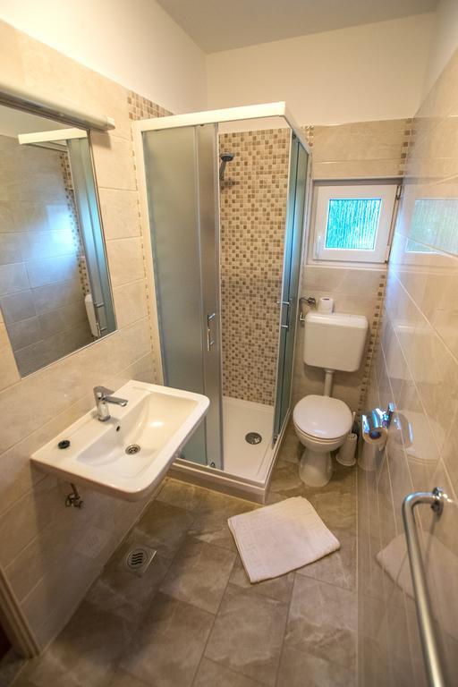 Diana Rooms And Apartments Starigrad Paklenica Ngoại thất bức ảnh