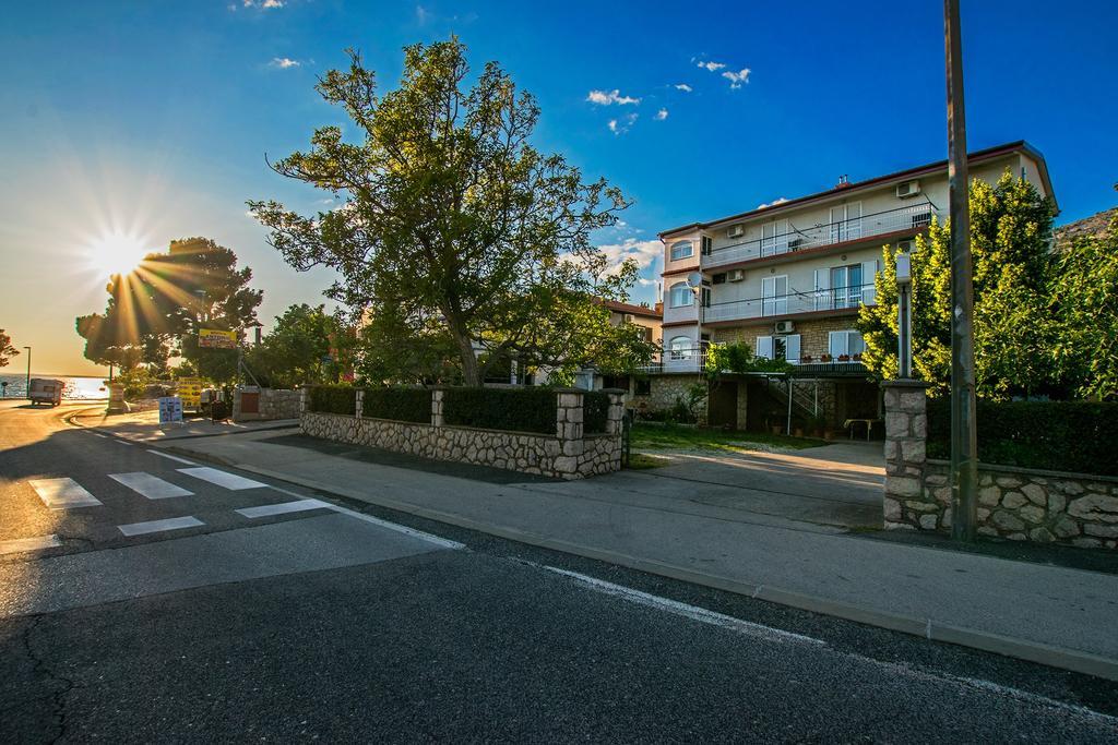 Diana Rooms And Apartments Starigrad Paklenica Ngoại thất bức ảnh